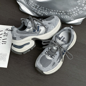 Baskets rehaussées 9 cm pour femmes, collection Printemps-Été 2026, en maille respirante, pour petites femmes, semelles épaisses, allongeant les jambes, chaussures de sport polyvalentes - Product Image 3