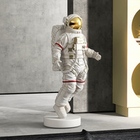 Sculpture d'astronaute en résine européenne grandeur nature de 1 m de haut, pièce maîtresse pour vitrine de magasin