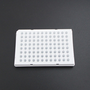 แผ่น PCR ยี่ห้อ Yongyue 96 หลุม 100L สีขาว แบบขอบโค้งครึ่งวงกลม ก้นแบน ฆ่าเชื้อได้ สำหรับใช้ในห้องปฏิบัติการ - Product Image 1