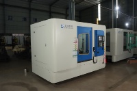 Máquina de Perforación y Roscado CNC Horizontal de Alta Precisión con Torreta de 12 Estaciones |   Cargador Automático de Piezas para Producción en Masa