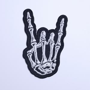 شارة ورقعة مطرزة مخصصة للملابس قابلة للكي بالحرارة بتصميمات روك ريترو وموت بانك على شكل جمجمة - Product Image 2