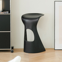Tabouret de bar en plastique PP de style nordique, moderne et minimaliste, empilable, pour usage hôtelier