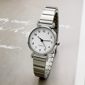 Nuevo reloj para mujer con mini esfera sofisticada y correa de acero estilo bambú retro. - Product Image 2