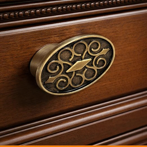 Poignée de tiroir ovale en laiton, design traditionnel pour commodes et meubles - Product Image 1