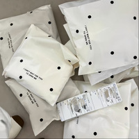 Sacs d'expédition en polyéthylène noir imperméables de haute qualité avec logo de marque personnalisé pour vêtements – Vente en gros