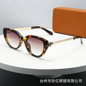 Gafas de Sol de Ojo de Gato para Mujer, Montura Completa de Metal, Protección UV400, Ligeras, Duraderas, Modernas, con Ajuste Cómodo - Product Image 4