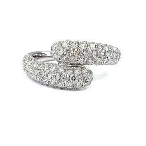 Bague de mariage fine en or blanc 18 carats haut de gamme avec diamants taille brillant pour femme, idéale pour les soirées - Product Image 1