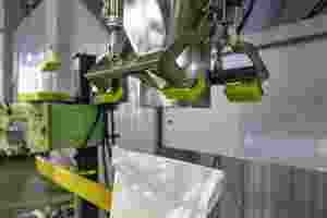 चिकन फ़ीड पैकिंग मशीन 50 किलोग्राम प्लास्टिक बैग फ़ीड बैगिंग मशीन स्केल फीड बैग पैकिंग मशीन - Product Image 2