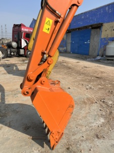 Excavadora Usada Hitachi ZX60 de 6 Toneladas en Buen Estado, Disponible a Bajo Precio, Adecuada para Ingeniería Agrícola - Product Image 3