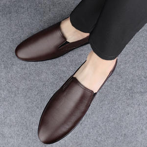 รองเท้าผู้ชายหัวมนหนังวัวสองชั้นแบบสวมใส่สบายๆ สไตล์ลำลอง ระบายอากาศได้ดี ส้นเตี้ย - Product Image 2