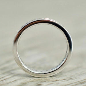 Anello Eternity Q850 in Oro Bianco con Diamanti Rotondi Incastonati, Anello Unisex per Matrimonio - Product Image 3