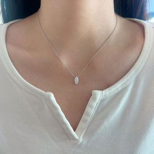 สร้อยคอจี้เพชรโมอิสซาไนต์ทรงมาร์คีส์ D VVS1 ดีไซน์มินิมอลจาก Dylam ผลิตจากเงินแท้ S925 ป้องกันการแพ้ - Product Image 4