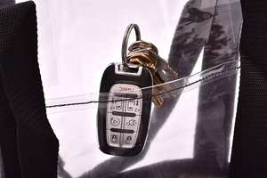 Bolsa transparente de PVC de fábrica profesional, bolsa de mano con cremallera de seguridad para compras reutilizable transparente - Product Image 2