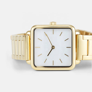 Reloj de acero inoxidable cuadrado de lujo para mujer con caja de aleación de cara de perla Blanca Dorada y movimiento de cuarzo resistente al agua - Product Image 2
