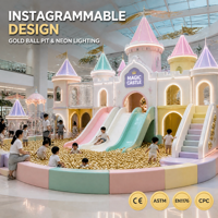 Château de jeu gonflable pastel avec fosse à balles dorée et éclairage néon, équipement de terrain de jeu intérieur pour centre commercial et parc d'attractions