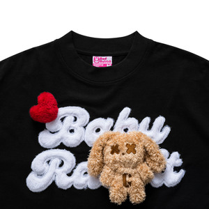 Camiseta Jolie Rabbit de Corte Cuadrado con Diseño Único de Corazón de Peluche y Gráfico de Conejo Esponjoso - Product Image 3
