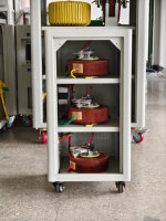 Stabilisateur de tension automatique triphasé (AVR) 50 kVA, matériau en cuivre SVC, affichage LED, commande par servomoteur 50 Hz
