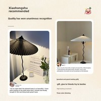 Normcore scandinave d'occasion plissé chic LED lampadaire chambre salon décoration atmosphère populaire lampe de table B & B