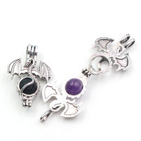 Cadre en acier inoxydable de conception unique pendentif en pierre naturelle avec breloque en pierre précieuse ptérosaure