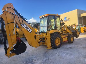 Nouvelle pelle rétrocaveuse JCB 3CX 8,1 tonnes, transmission 4x4, moteur diesel turbo, cabine climatisée, 0 heures, garantie d'usine, certifiée CE EPA - Product Image 6
