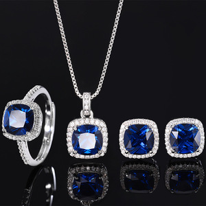 Ensemble de bijoux plaqué or en cuivre vintage minimaliste serti de diamants - Boucles d'oreilles + Collier + Bague pour femmes - Cadeau de mariage, fête - Product Image 1