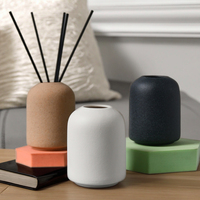 Diffuseur de parfum en céramique mate de style nordique moderne, vase minimaliste pour aromathérapie, diffuseur d'huiles essentielles, décoration pour la maison