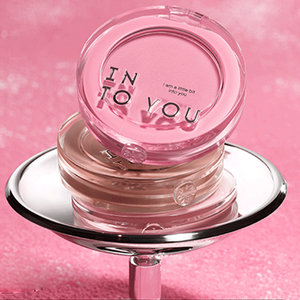 Into You Fluffy Pillow Single Blusher Couleur changeante Poudre minérale naturelle Taille régulière de Chine - Product Image 5