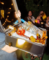 Présentoir de 3 bouteilles de vin éclairé par LED Valise dorée avec pique Ace pour porte-bouteille de champagne Présentateur de service VIP