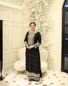 Ropa étnica india Conjunto de tres piezas Ropa de mujer Impreso Kurtis indio con pantalones Palazzo Material de alta calidad - Product Image 1