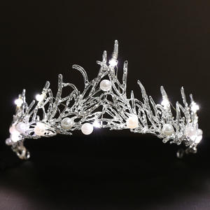 Accesorios para el Cabello con Luces LED, Corona Brillante de Aleación con Cristales de Estrás y Luz Intermitente para Fiestas de Cumpleaños - Product Image 2