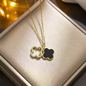 Venta al por mayor de joyería de moda de acero inoxidable de lujo de cristal de diamante de doble capa de trébol collar con colgante de cuatro hojas - Product Image 6