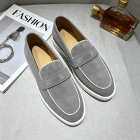 Mocassins de luxe discrets 2026 pour hommes, mocassins minimalistes en daim, chaussures à enfiler à semelle blanche de luxe discret pour l'été, vente en gros usine