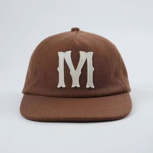 Casquette 5 panneaux personnalisée à visière plate non structurée pour homme et femme, casquette en laine à profil bas, casquette snapback avec logo personnalisé en feutre - Product Image 1