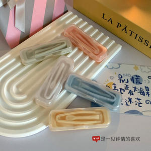 กิ๊บติดผมพลาสติก แหนบสี่เหลี่ยม แท่งดูดอเนกประสงค์ ใช้ได้ทุกวัน สีเหลืองอ่อน สีเบจ สีฟ้า สีส้ม สีเขียวหญ้า - Product Image 2