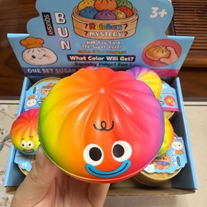 Nuevo Juguete Antiestrés 2026, Peluche de Dumpling con Luz LED, de Subida Lenta, Suave y Aprietable, para Niñas, Niños y Adultos - Product Image 3