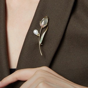 Broches tendance personnalisées en alliage plaqué or avec zircon et perle, style tulipe, pour femmes, cadeau de luxe coréen pour mariage, fiançailles, fête - Product Image 5