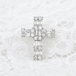 สร้อยคอจี้รูปกางเขนแบบคลาสสิก ชุบทองคำขาว 10K/14K/18K ประดับเพชร CVD ผลิตในห้องปฏิบัติการ ของขวัญสำหรับโอกาสพิเศษ - Product Image 1