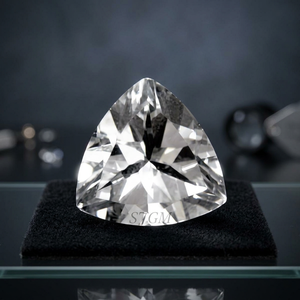 Cristal de quartz naturel transparent taille trillon 5 mm, certifié IGI, pierre précieuse facettée de haute qualité |   Prix d'usine en gros - Product Image 4