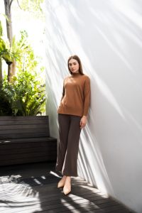 Pantalon évasé en polyknit extensible à taille élastique, best-seller - Product Image 2