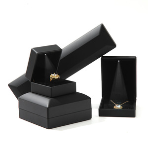 Caja <span class=keywords><strong>de</strong></span> Anillo con Luz LED, Caja <span class=keywords><strong>de</strong></span> Anillo <span class=keywords><strong>de</strong></span> Compromiso <span class=keywords><strong>de</strong></span> Lujo, Estuche <span class=keywords><strong>de</strong></span> Joyería para Boda, Caja <span class=keywords><strong>de</strong></span> Regalo Iluminada, Logotipo Personalizado - Product Image 2
