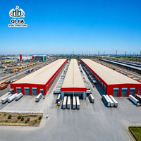 Entrepôt logistique multi-emplacements en structure métallique avec quai de chargement pour conteneurs pour centre de distribution