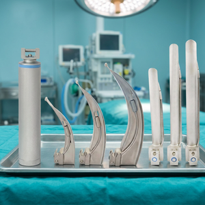 Ensemble professionnel LED combiné pour l'intubation d'urgence en anesthésie : Laryngoscope avec 3 lames Macintosh et 3 lames Miller en acier manuel - Product Image 3