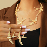 Ensemble de bijoux fantaisie pour femme, 2 pièces : Collier colombe et boucles d'oreilles pendantes oiseau, plaqué or vintage, avec pendentif animal populaire