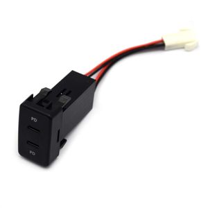 Chargeur de téléphone portable à double PD à charge rapide avec ports USB et connexion filaire pour Toyota (grande ou petite taille) avec trous de commande centrale réservés - Product Image 4