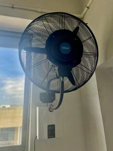 SPX Ventilateur mural industriel 230W à fort <span class=keywords><strong>d</strong></span>ébit <span class=keywords><strong>d</strong></span>'air avec pulvérisation <span class=keywords><strong>d</strong></span>'<span class=keywords><strong>eau</strong></span> 110V/220V/240V pour usage domestique extérieur - Product Image 2