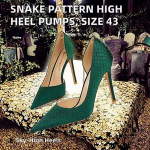 Chaussures à talons hauts sexy personnalisées avec logo, escarpins à bout pointu en cuir verni bleu foncé, taille 12, pour femmes - Product Image 2