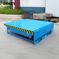 Niveleur de quai pour centre logistique avec rampe de chargement à lèvre pivotante pour un déchargement rapide des camions