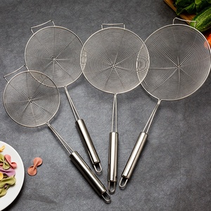 Écumoire professionnelle en acier inoxydable pour fondue, avec <span class=keywords><strong>filet</strong></span> filtrant anti-brûlure, poignée antidérapante et crochet unique, pour friture domestique - Product Image 3