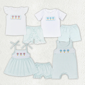Ensemble assorti frères et sœurs : Robe à volants pour filles et short pour garçons, motif ballon à air chaud brodé, en gingham menthe - Product Image 1