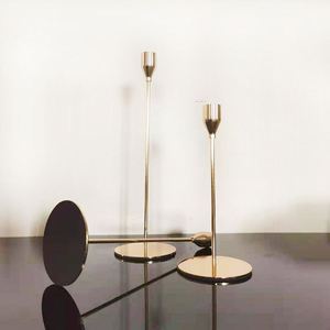 Centrotavola Popolari per Matrimoni: Candelabri Alti in Metallo Dorato e Altre Decorazioni Nuziali per Occasioni Natalizie - Product Image 2